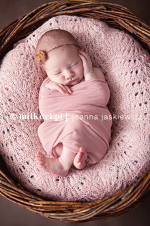 sesja-noworodka-fotografia-noworodkowa-sesja-zdejciowa-noworodka-zdejcia-niemowlece-sesje-fotograficzne-niemowlat-fotografia-malch-dzieci-poznan