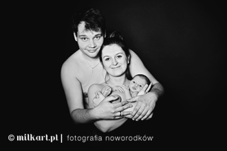 fotografia-rodzinna-sesja-noworodkowa-niemowleca-fotografia-dziecieca-poznan-joanna-zdjecia-niemowlat-sesja-niemowlaka-z-rodzicami-zdjecia-rodzinne-sesje-zdjeciowe-niemowlakow