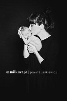 profesjonalna-sesja-noworodkowa-niemowleca-poznan-fotografia-noworodkowa-sesja-niemowlaka-noworodka-joanna-jaskiewicz-MILKart-sesja-fotograficzna-dziecka-poznan